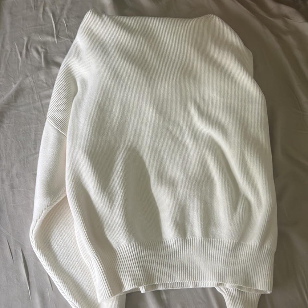 ALO Yoga Cream Oversized Hooded Sweater - Picture 8 of 9